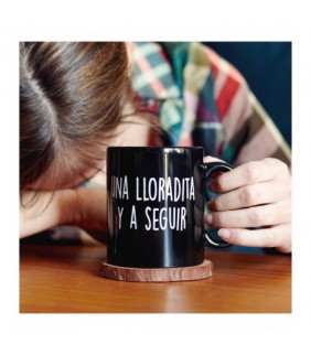 Taza con mensaje Una lloradita y a seguir