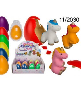 Unicornio que crece en un huevo